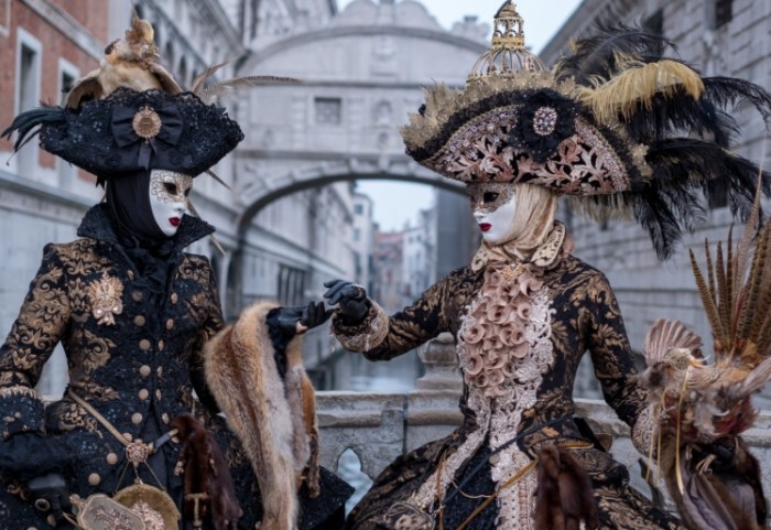 When does the Carnival of Venice end